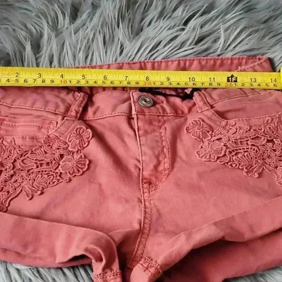 Mid-rise shorts - Picture 8 of 8